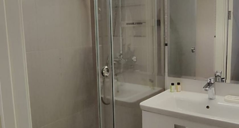 Никогда не поставлю в доме душевую кабинку - и вот почему. Опытный мастер назвал главные минусы