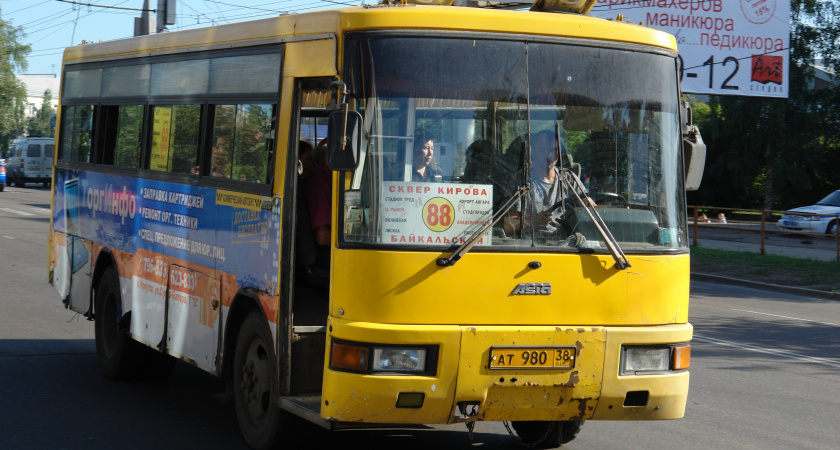 Суд высшей инстанции постановил: нужно ли уступать автобусу, отъезжающему от остановки