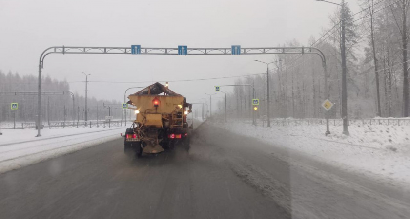 В Вологодской области коммунальные службы расчистили дороги после снегопада