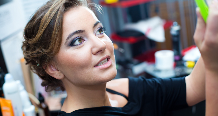 Три ключевых элемента макияжа, которые мгновенно придают лицу свежесть и молодость