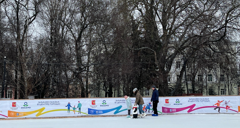 В Вологде открыли бесплатный каток "Зимняя сказка" для массовых катаний