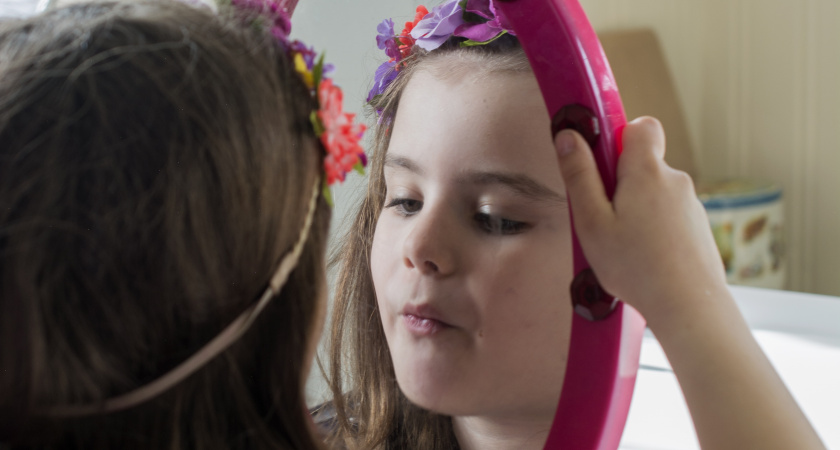 Всегда под защитой ангела: назовите дочь этим нежным и благозвучным именем, которое в переводе означает "Ангельская"