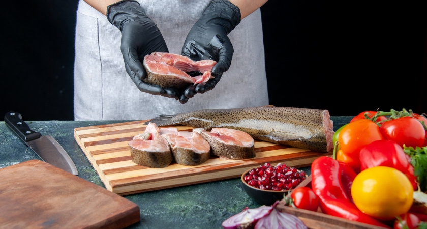 Готовил рыбу на Новый год без лишних специй — и только потом понял, в чём же был главный секрет вкуса