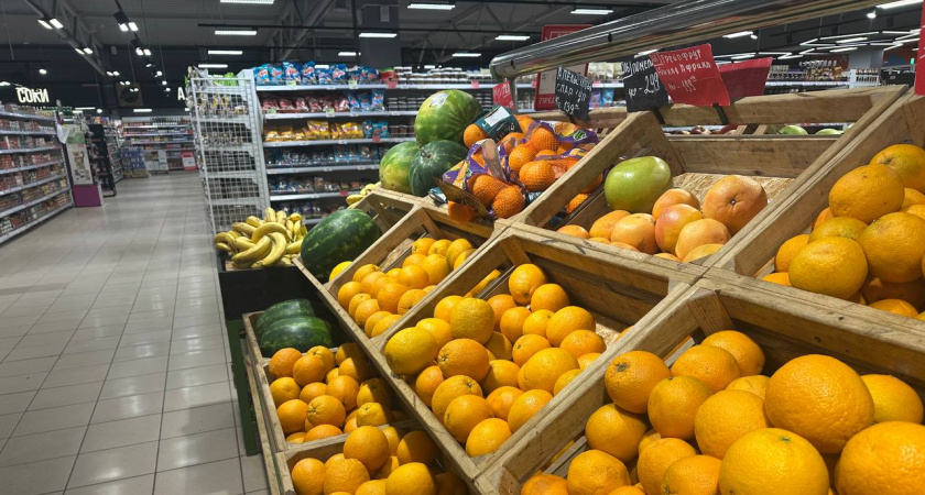 Зачем продавцы "Магнитов" и "Пятерочек" забирают себе маленькие незаметные пакетики из коробок с бананами