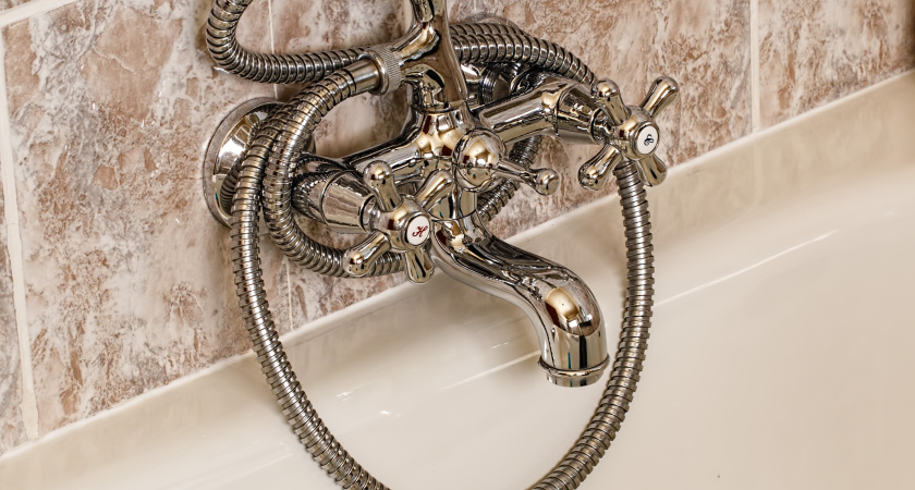 Силикон — вечная плесень и желтизна: поэтому в США не пользуются силиконовым герметиком, а нашли 2 варианта лучше