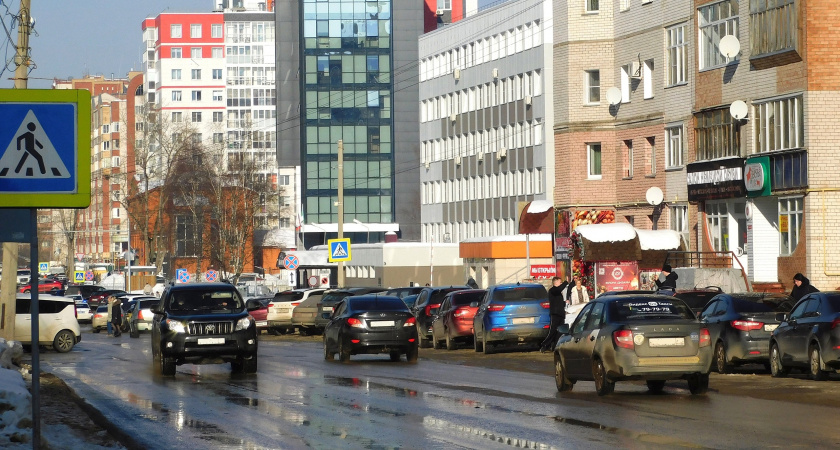 Верховный суд постановил: какой поворотник следует включать при въезде на кольцо — правый или левый?