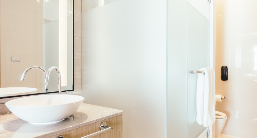 Никогда не установлю в доме душевую кабинку - и вот почему. Мудрый мастер назвал главные минусы