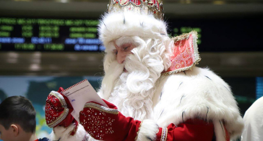 Космонавты передали Деду Морозу подарок из Вологодской области