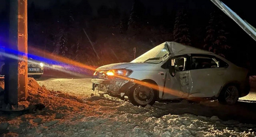 На трассе в Вологодской области в результате аварии погиб молодой водитель