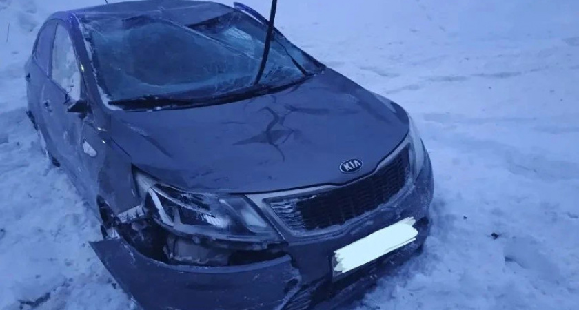 В Вологодской области автомобиль слетел с дороги и перевернулся