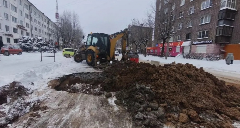 В Вологодской области коммунальщики устраняют последствия прорыва труб