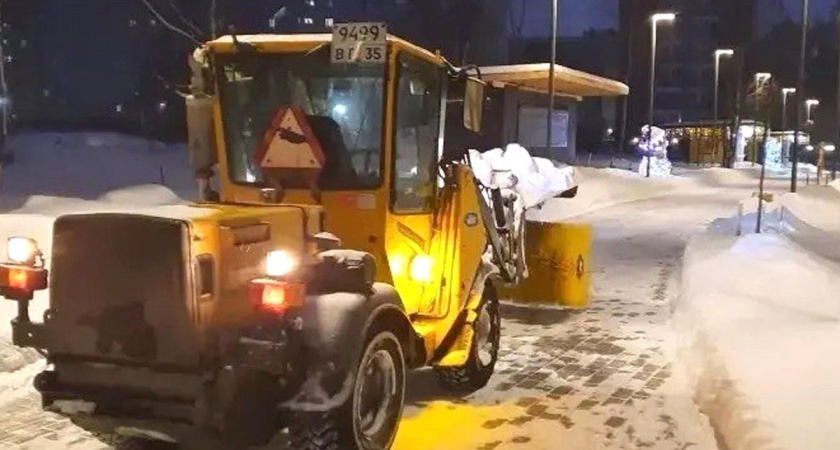 89 единиц спецтехники задействованы для уборки Вологды от снега 11 января