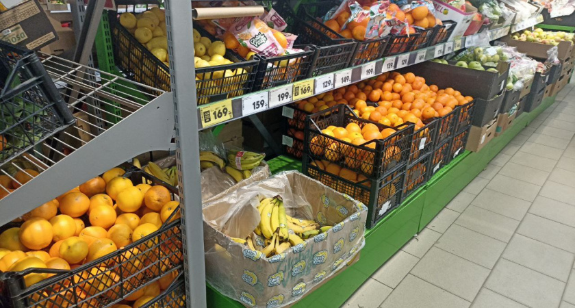 Вот для чего продавцы "Магнитов" и "Пятерочек" забирают себе маленькие белые пакетики из коробок с бананами