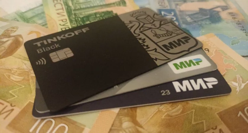 Снимать и класть деньги на карту без внимания налоговой этой зимой не выйдет: от какой суммы начнется тотальный контроль