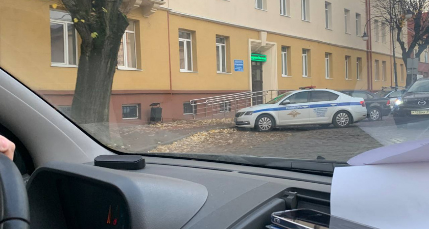 В ГАИ рассказали – что делать водителям, если уже пересекли стоп-линию и загорелся красный: как правильно по ПДД