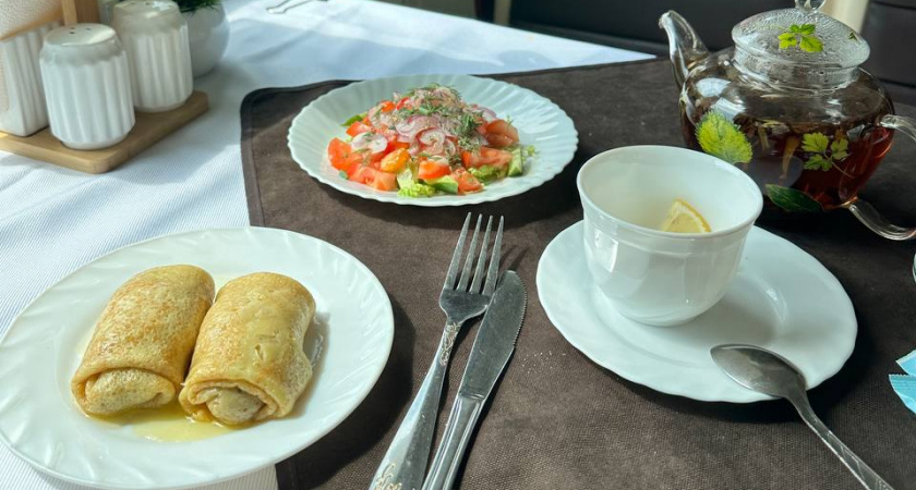 Что подают в вагоне-ресторане РЖД? Честный обзор ужина и цен. Сюрпризы меню и рукописный счет