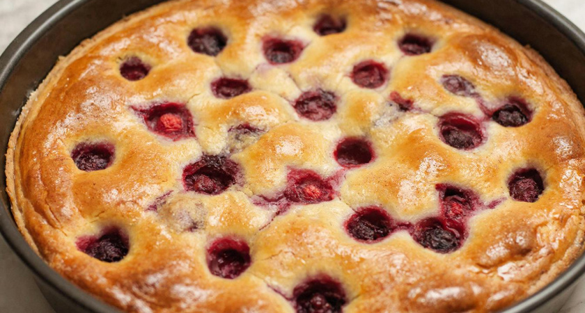 Пеку без остановки, объесться не могу. Пирог «Минутка» на кефире — без миксера и лишней возни