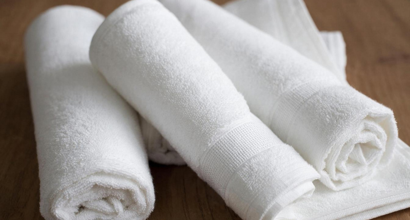 Две столовые ложки на 10 литров: как японки легко отбеливают кухонные полотенца