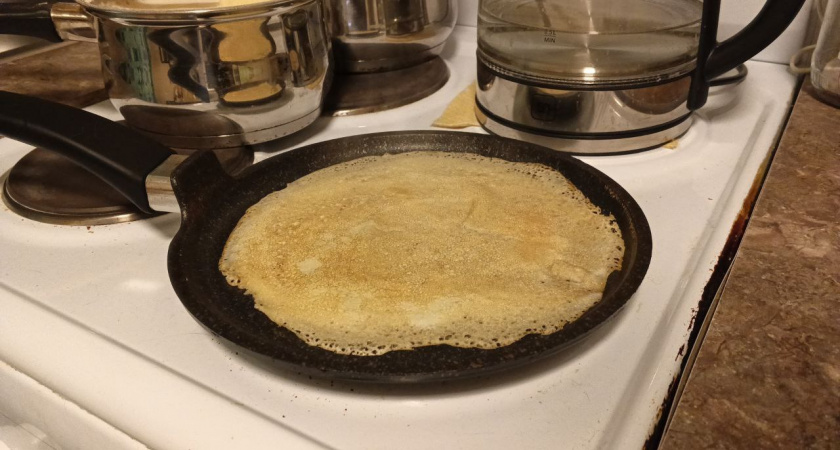 Блины на Масленицу жарить больше не модно: россияне меняют блины на хитовое блюдо