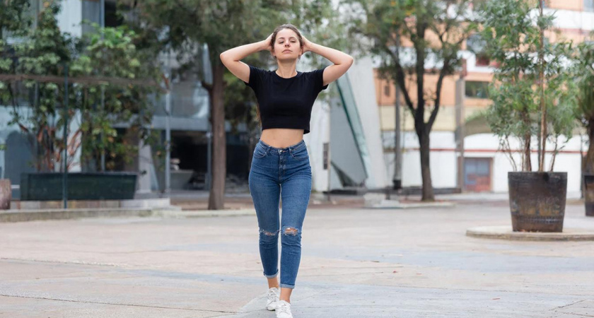 Берем один фрукт из холодильника и натираем им подмышки - мощный блок пота