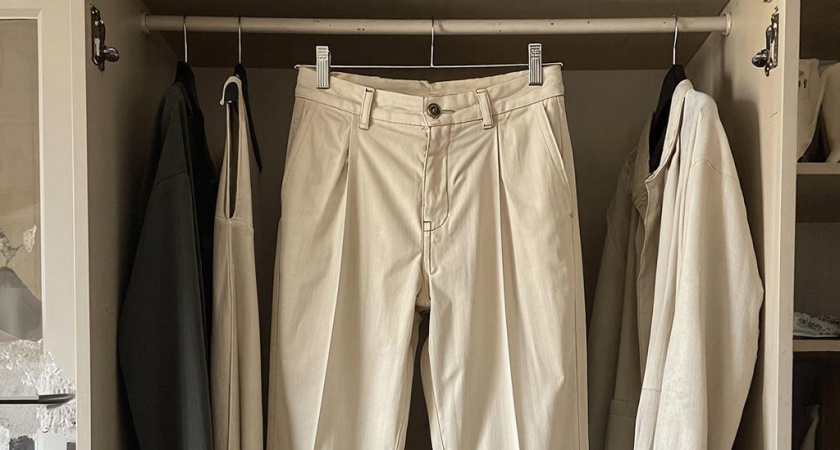 Забудьте про джинсы и леггинсы: 4 пары брюк, в которых реально можно и лететь 10 часов, и с трапа выйти в образе