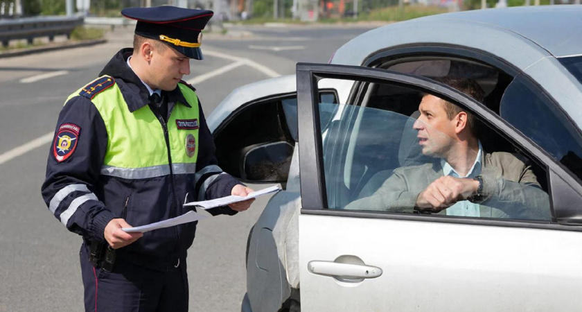 Какие же три документа водитель не обязан показывать по требованию инспектора