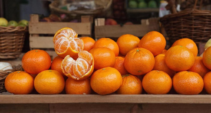 Продавцы не любят, когда покупатели это знают: как же определить сладость мандарина по кожуре