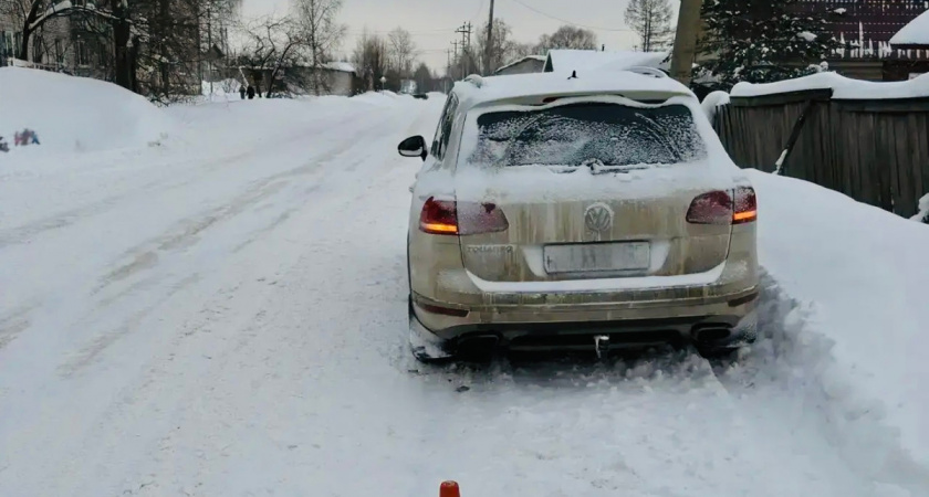 Школьница попала в больницу после наезда иномарки в Вологодской области