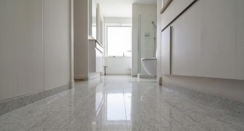 Забудьте про плитку в ванной: есть современная альтернатива — комфортнее, проще и экономичнее