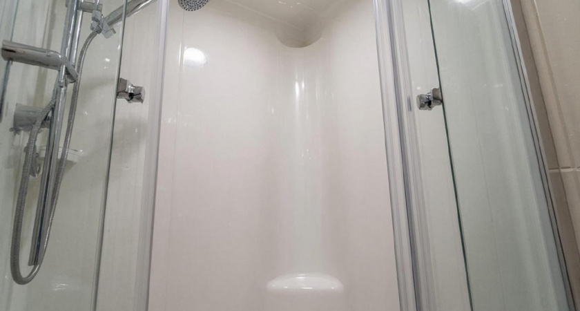 Теперь никогда не поставлю в доме душевую кабинку - и вот почему. Мудрый мастер назвал главные минусы