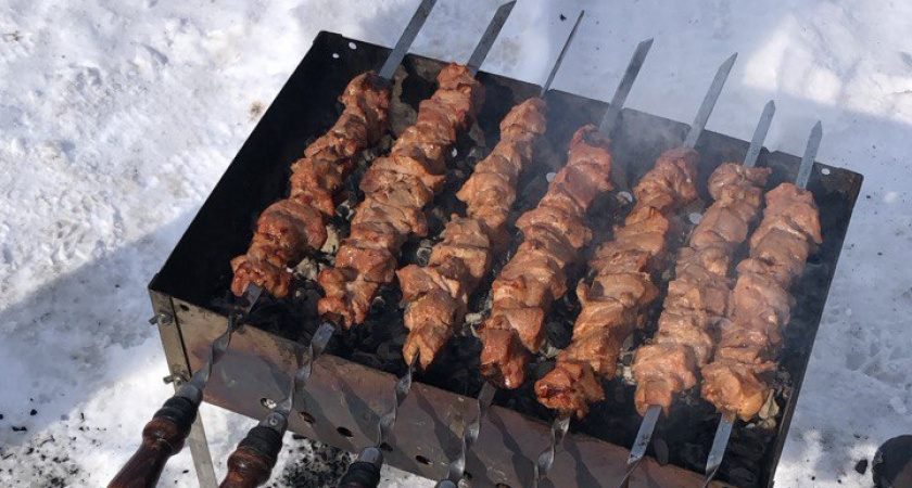 Как настоящие грузины маринуют мясо для шашлыка — позабудьте об уксусе, майонезе и соевом соусе. Просто тает во рту