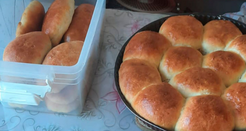 «Пуховые» пирожки с вишней и клубникой: идеальное тесто и сочная начинка — простой пошаговый рецепт без лишних усилий