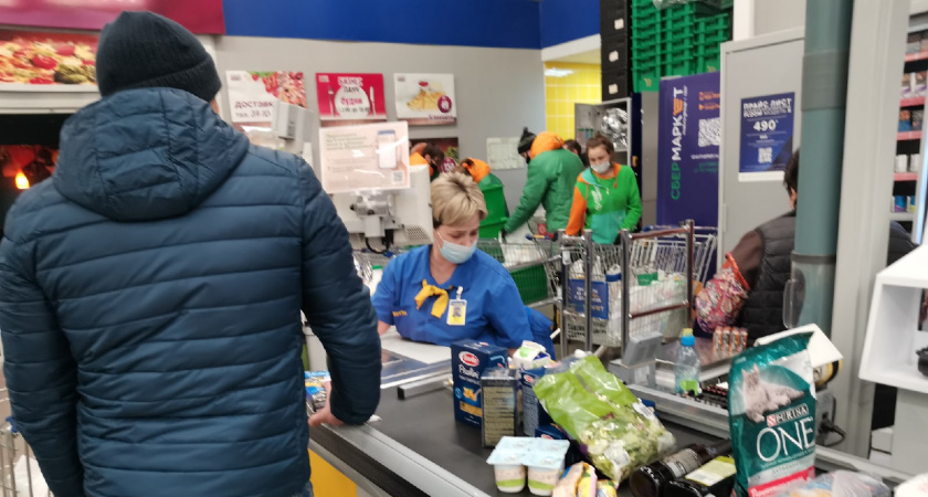 Должен ли продавец складывать товары покупателя в пакет? Запомните раз и навсегда