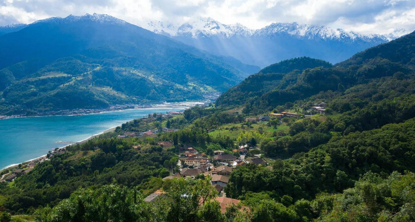 Что нельзя делать русским туристам в Абхазии: 5 ключевых правил для беззаботного отдыха