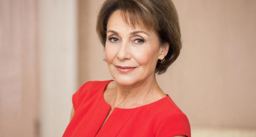 Этот цвет омолаживает: как носить красный женщинам элегантного возраста