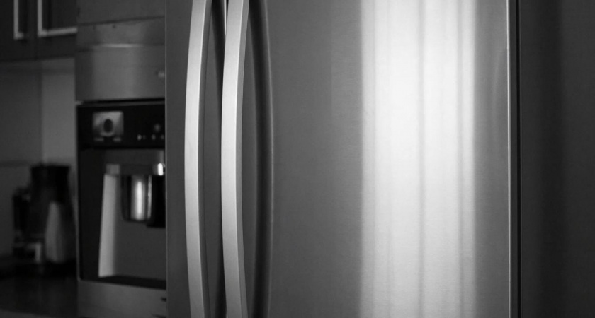 Почему 90 % хозяек неправильно использует нижний ящик в холодильнике: вы тоже кладёте туда овощи и фрукты?