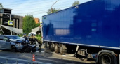 ДТП в центре Вологды: фура столкнулась с внедорожником