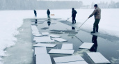 Лед для фестиваля скульптур в Вологодской области привезли с Климовского озера