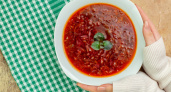 Один нюанс с солью, который лишает борщ вкуса — шеф-повар раскрыл, как портят блюдо даже самые опытные хозяйки