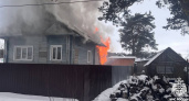 Водитель скорой спас двух человек из горящего дома в Вологодской области