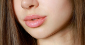 Забудьте о бальзамах: вот что действительно нужно губам, чтобы они стали мягкими и объемными