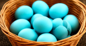 Опускаю яйца в отвар из натуральных ингредиентов — получаю яйца небесно-голубого цвета