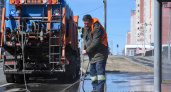 В Вологде началась масштабная весенняя уборка: улицы моют с шампунем, а остановки чистят по кругу