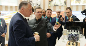 Губернатор Вологодской области угостил вице-премьера Хуснуллина местными деликатесами на KazanForum
