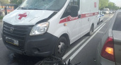 В Вологде скорая помощь сбила курьера на электросамокате