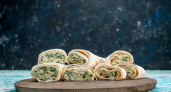 Готовим как на праздник: вкусные рулетики из лаваша удивят всех гостей — сметают со стола мгновенно