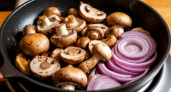 Что жарить первым: грибы или лук - запомните это раз и навсегда: в споре поставлена точка