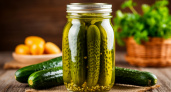 Маринуем хрустящие огурчики в банке 1 литр: простой рецепт