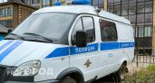В Вологодской области автомобиль влетел в людей на островке безопасности