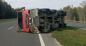 Трое пострадали в массовом ДТП с опрокинувшимся грузовиком под Вологдой
